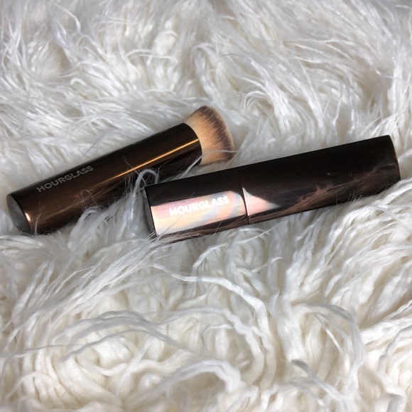 Hourglass Other - Hourglass foundation & brush bundle Hourglass Other - Hourglass foundation & brush bundle